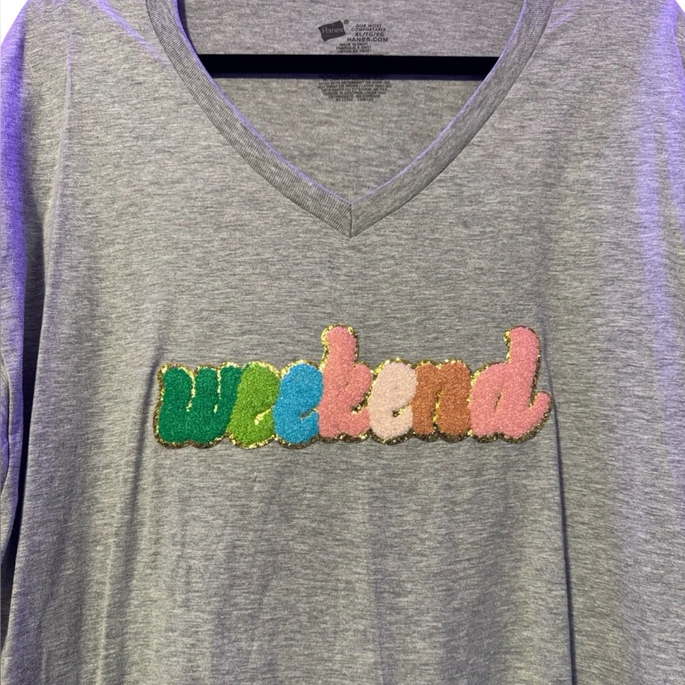 Heather Gray V-Neck T-Shirt With “Weekend” Size XL - Picture 5 of 8